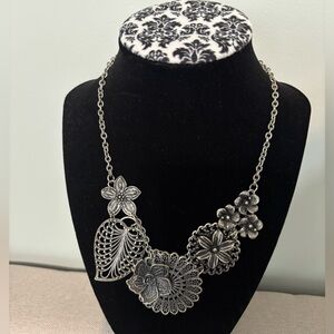 EUC “Botanical” Floral Silver-Tone Statement Necklace Premier Designs